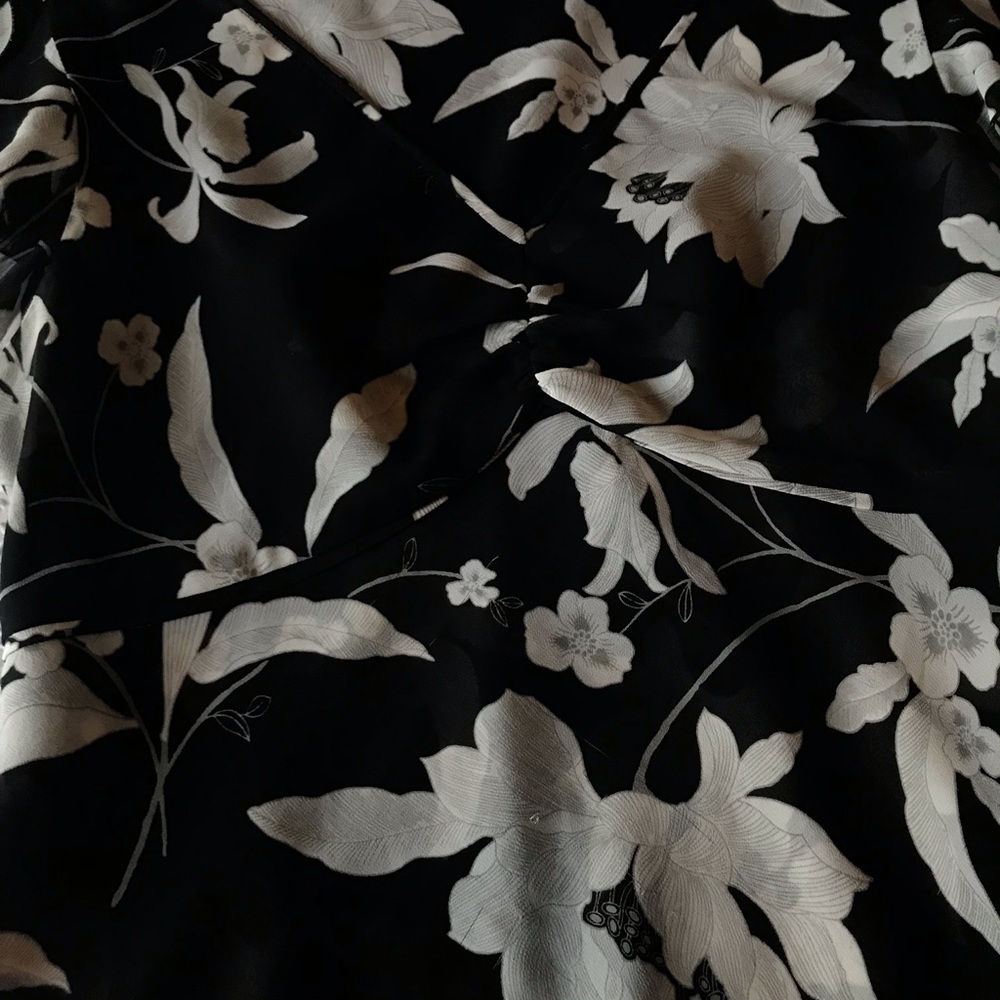 FLORAL TOP - Picture 2 of 2
